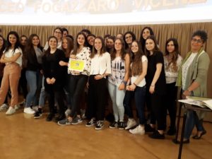 8.5.18 la 2BL fogazzaro vincitrice di bravo chi legge
